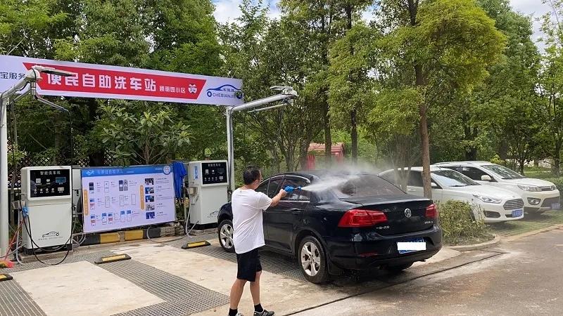 35岁，月入7000，西装革履，却活得像条狗