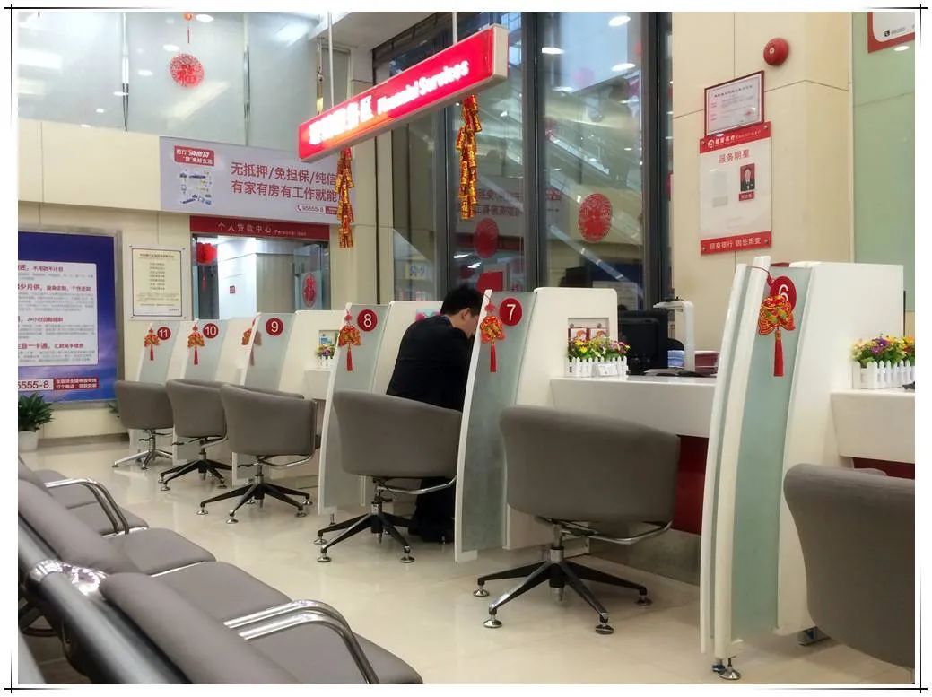 没落的“金饭碗”：银行柜台