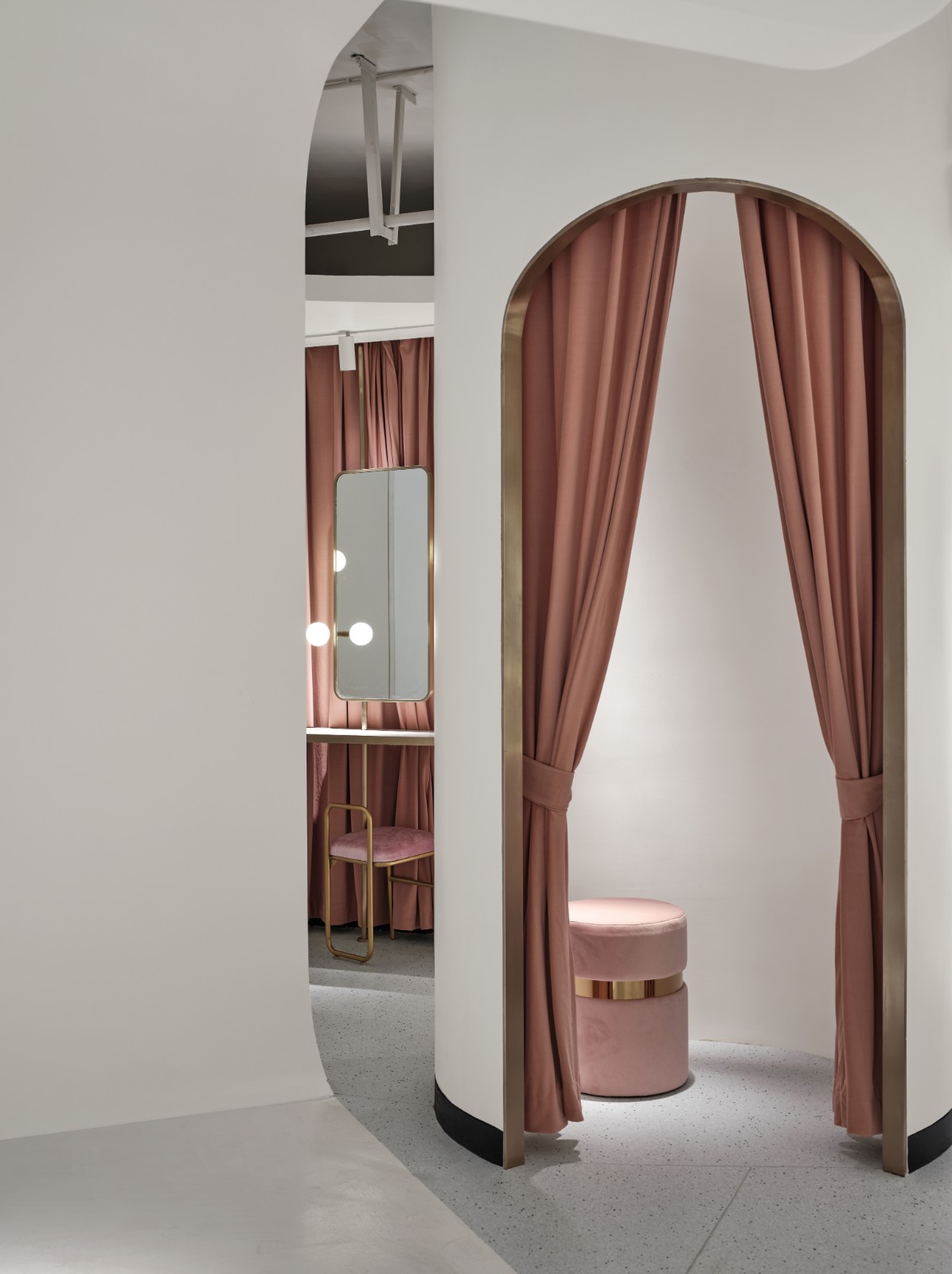 JEAtelier服装工作室用空间展示对服装和美的理解