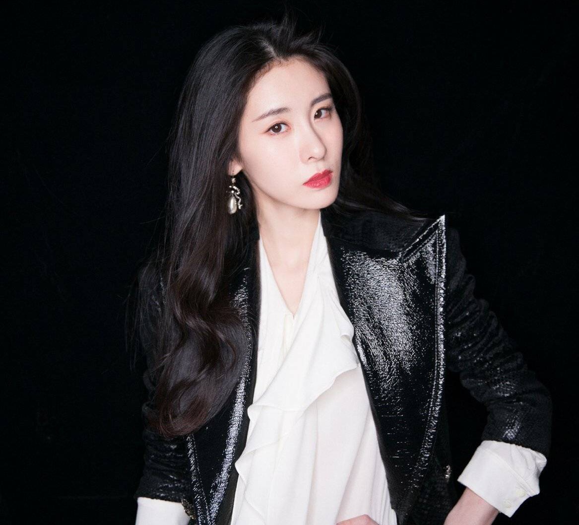 中分发型要具备哪几点才会好看,女生中分不好看用什么发型好看