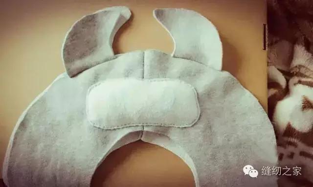 旧衣服改成窝枕,在家怎么用旧衣改做颈椎型枕