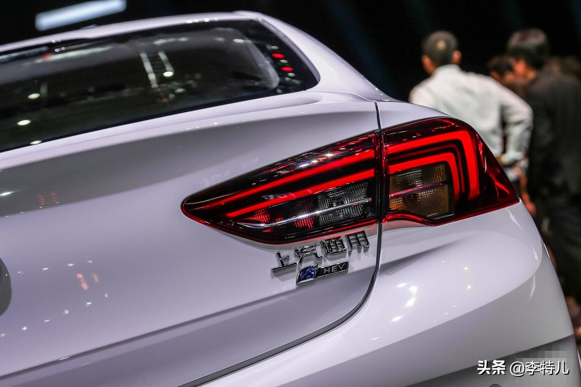 汽车车尾的字母分别代表什么意思,汽车尾部的字母都是什么意思