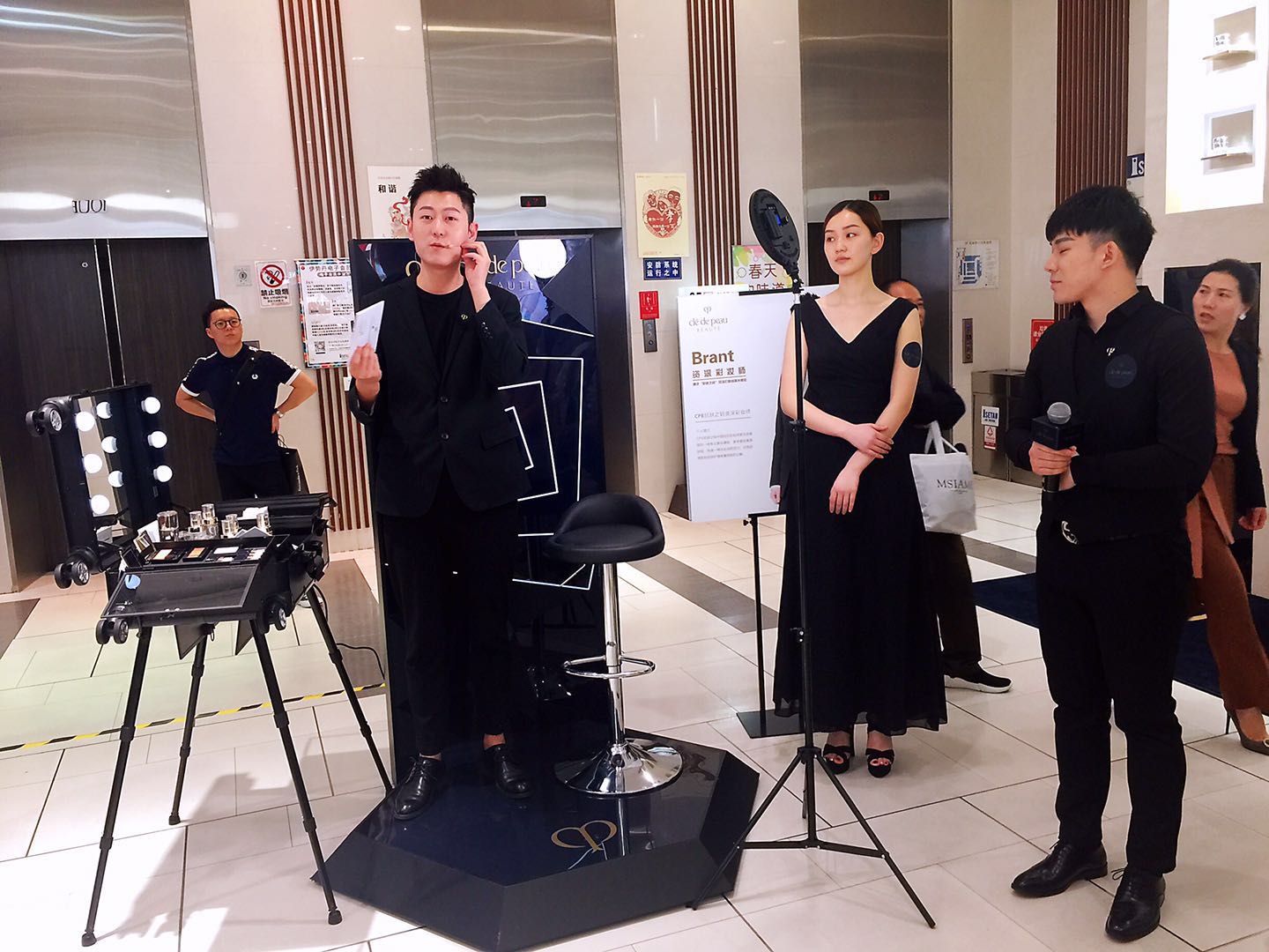 奢美密钥至臻尊耀CPB肌肤之钥璀璨亮相成都伊势丹