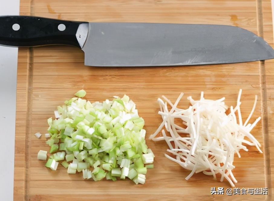 做春卷的手法全过程,怎样做皮薄酥脆的春卷