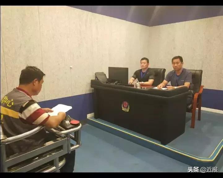 抢劫杀人出租车司机两名嫌犯落网 (男子抢劫杀害司机潜逃18年)