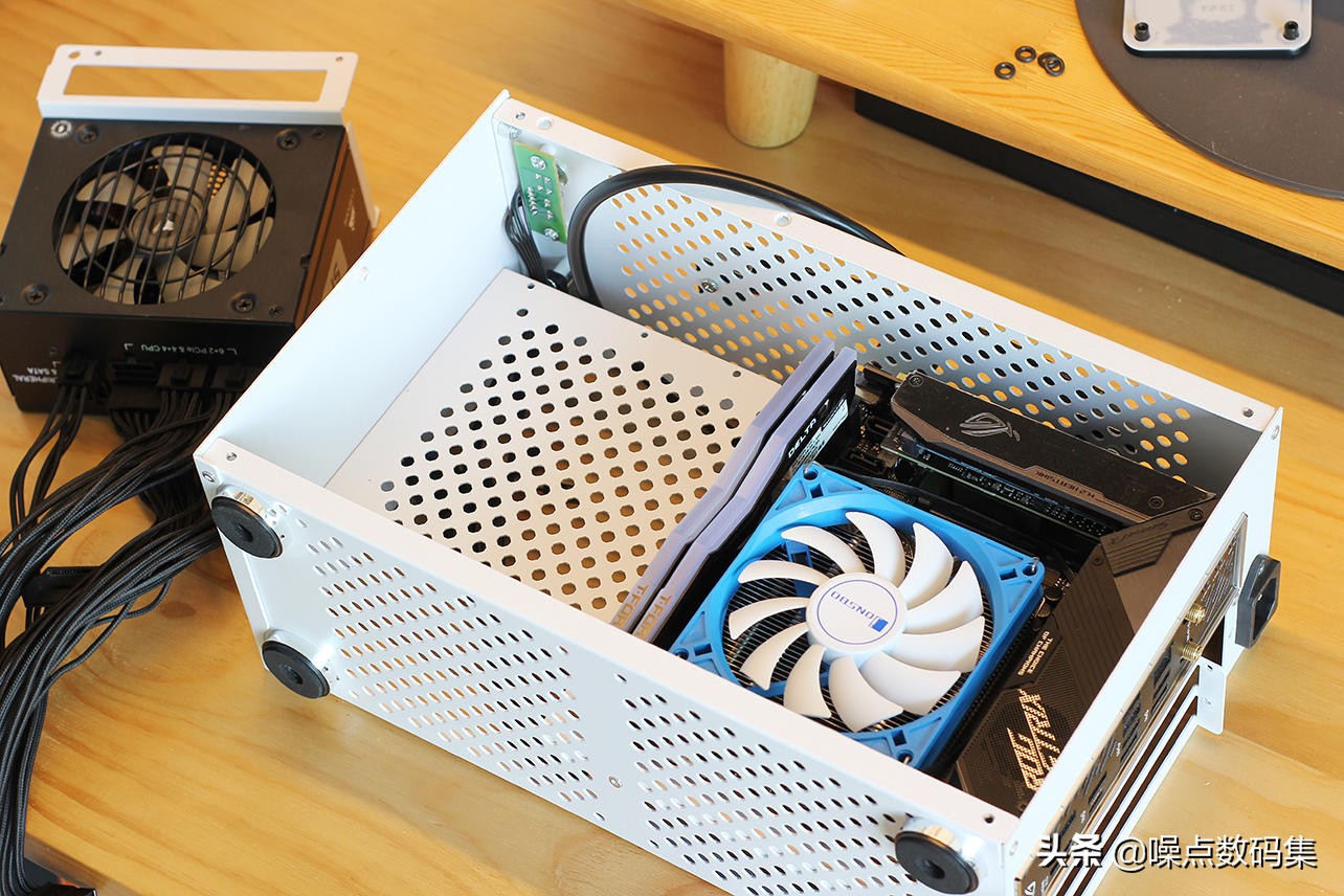 超频三蜂鸟100机箱,超频3蜂鸟i100装机