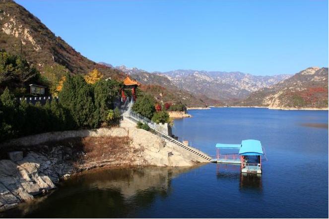 暑假好玩的旅游地：戒台寺，青龙峡，上海科技馆，东方绿舟