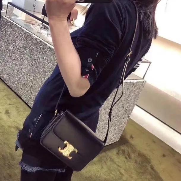 拥有lisa同款铁刘海,拥有香奈儿包包