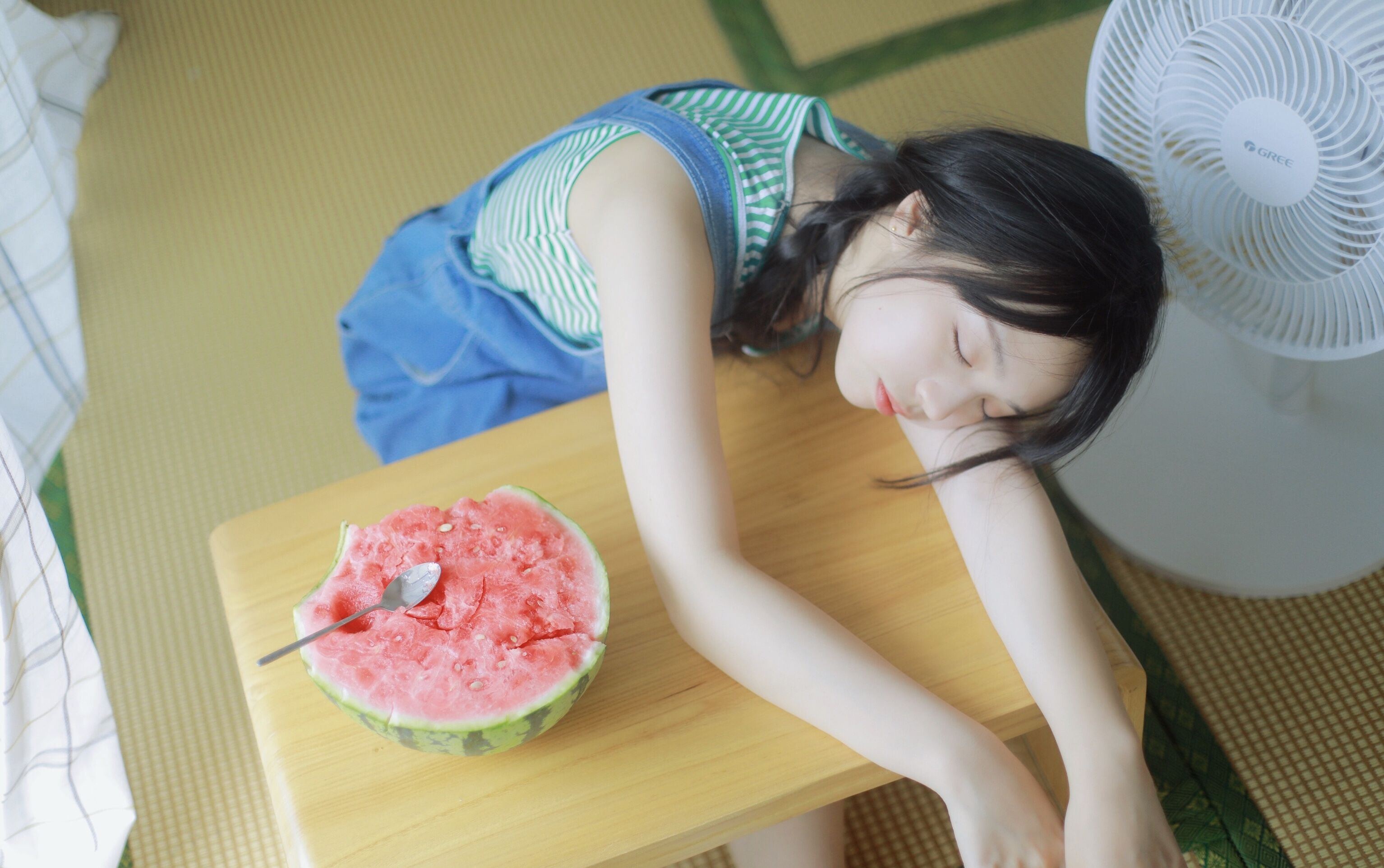 甜美少女丨今天有你，西瓜都变得特别甜