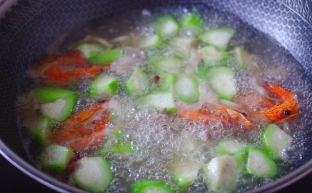 过节吃得太多太油怎么办,过节油腻的东西吃多了