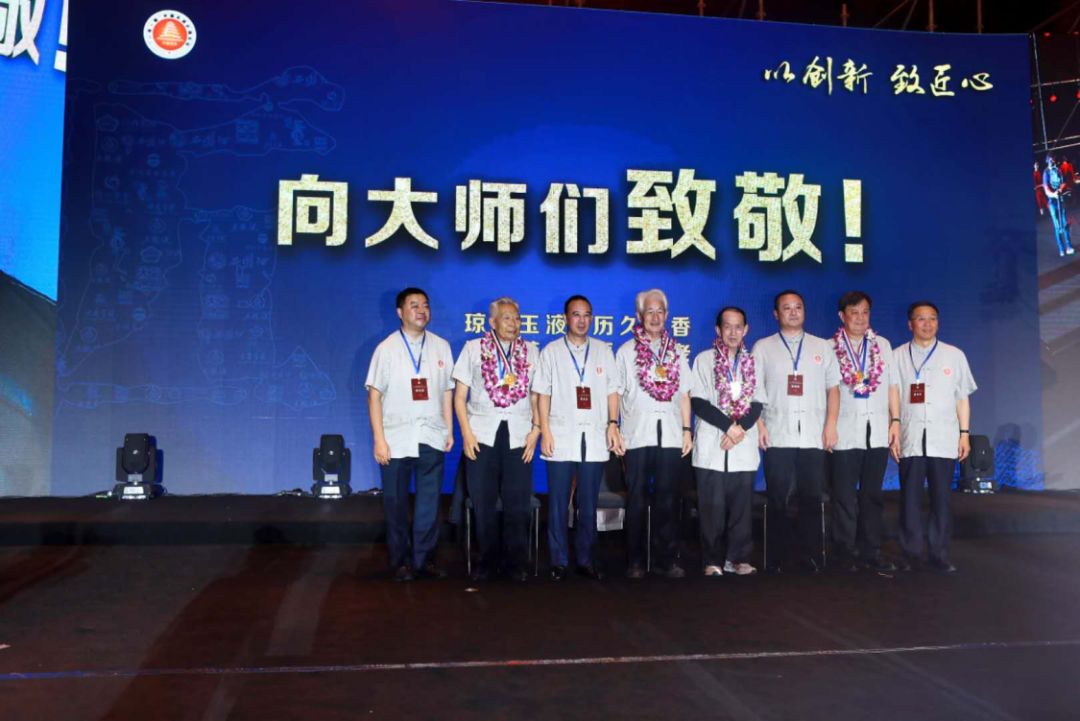 西凤酒中国第一庆功酒,西凤酒红西凤1915