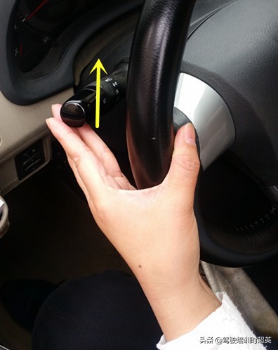 转向灯开关使用方法,转向灯开关操作