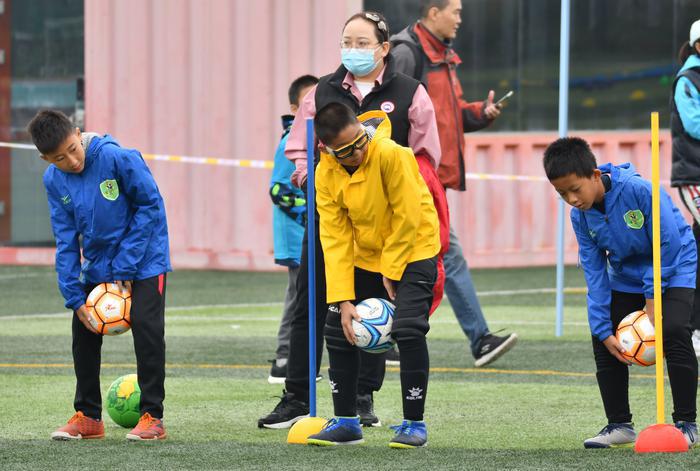 在孩子心中种下一颗美好的种子,在孩子们心中播种红色种子