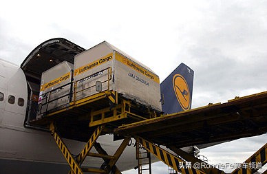 f1超级赛车比赛视频,f1赛事物流纪录片