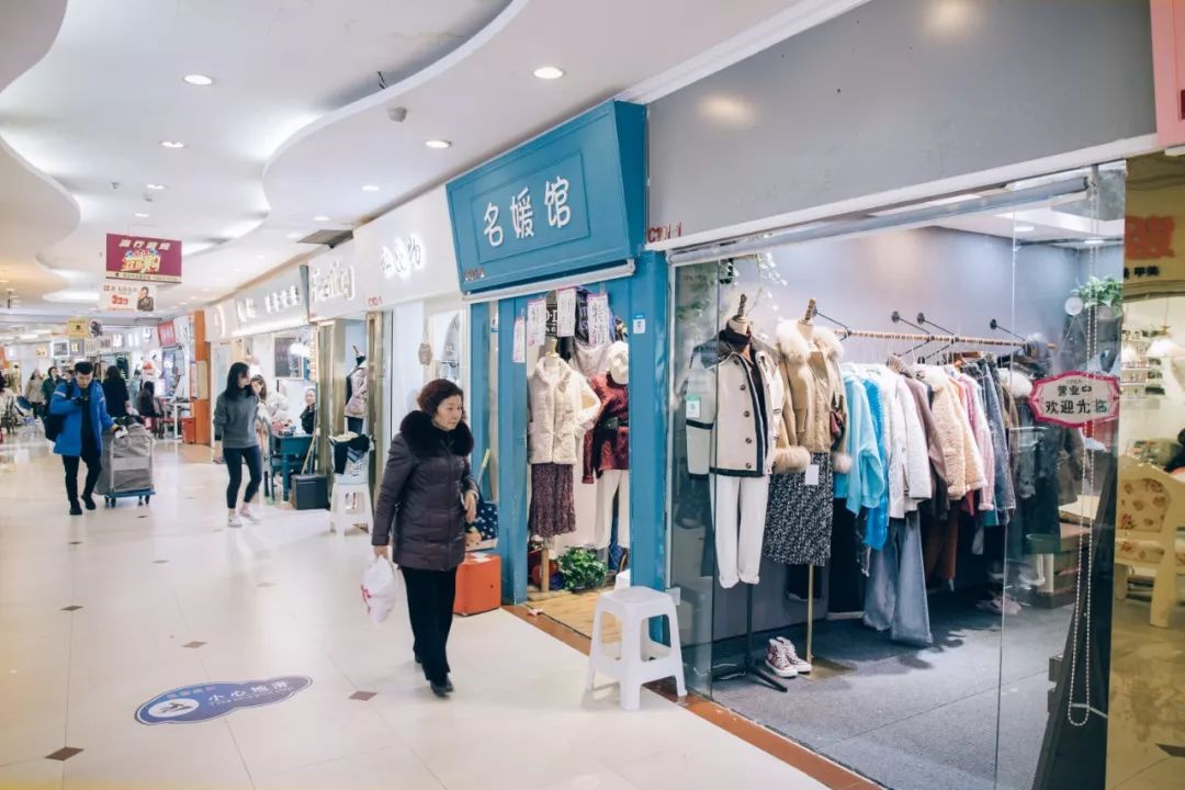 鍗楀潽鍦颁笅璐墿澶╁爞,鍦颁笅鍟嗗満閲嶅簡琚仐蹇樼殑璐墿澶╁爞