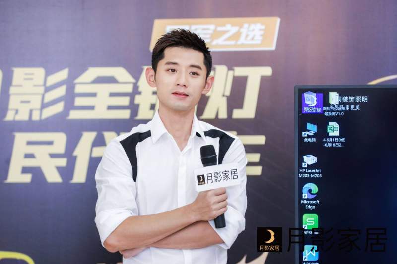 亮光岩板轻奢小户型餐桌,简约风岩板餐桌