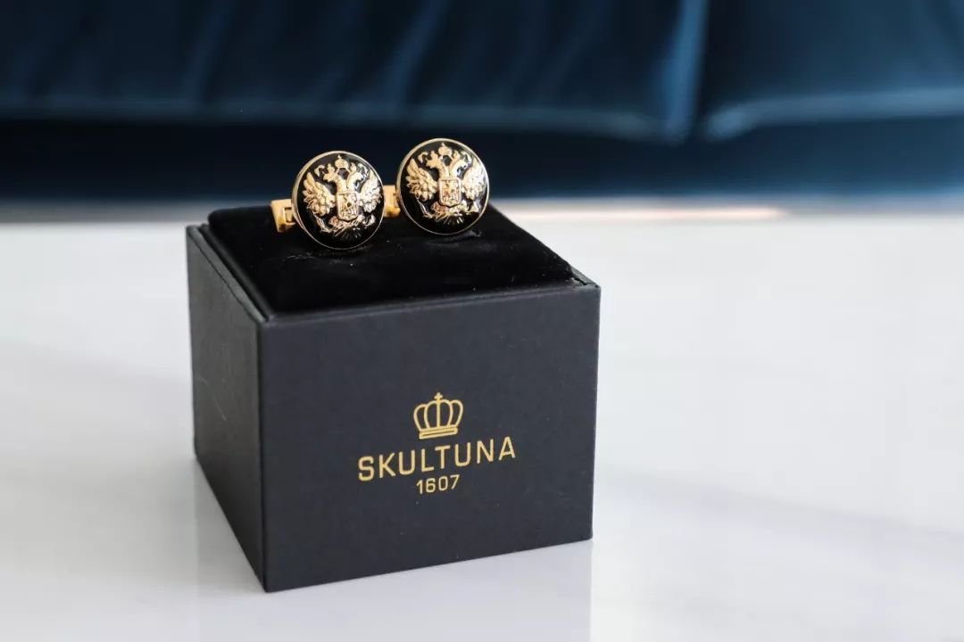 瑞典皇家配饰品牌，几百块戴出万元质感，金色手镯男女戴都好看