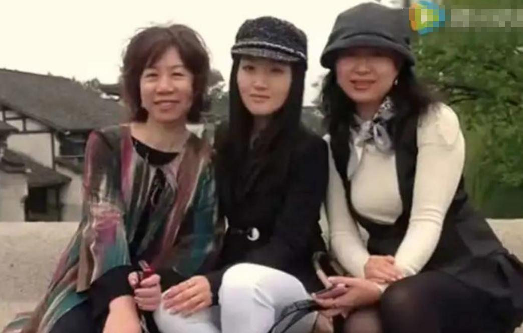 再谈赖文峰，杨钰莹仍热泪盈眶，被毁掉的上半生，不只因“初恋”