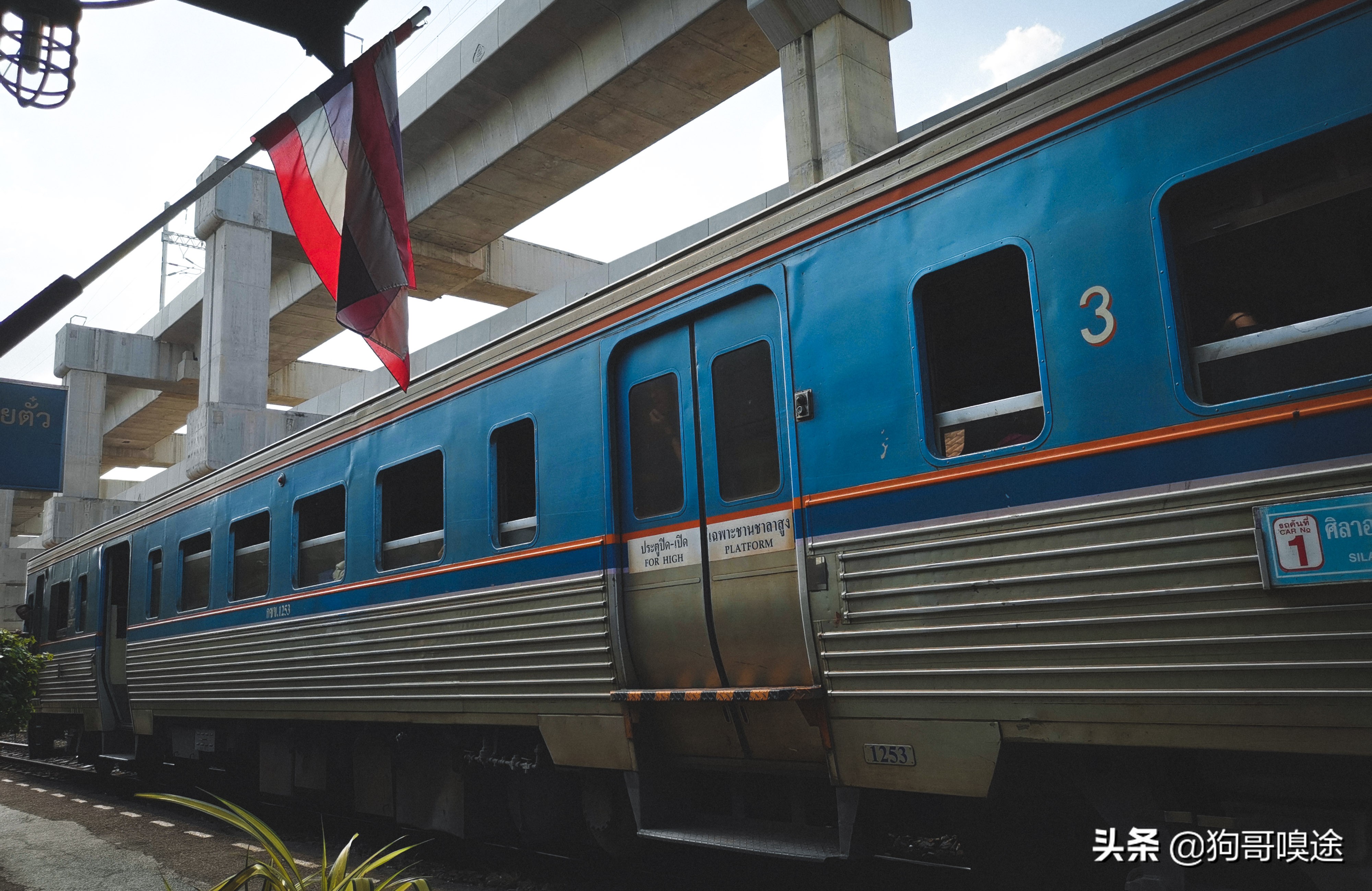 芭提雅灯红酒绿夜生活,夜晚的芭提雅真的是灯红酒绿