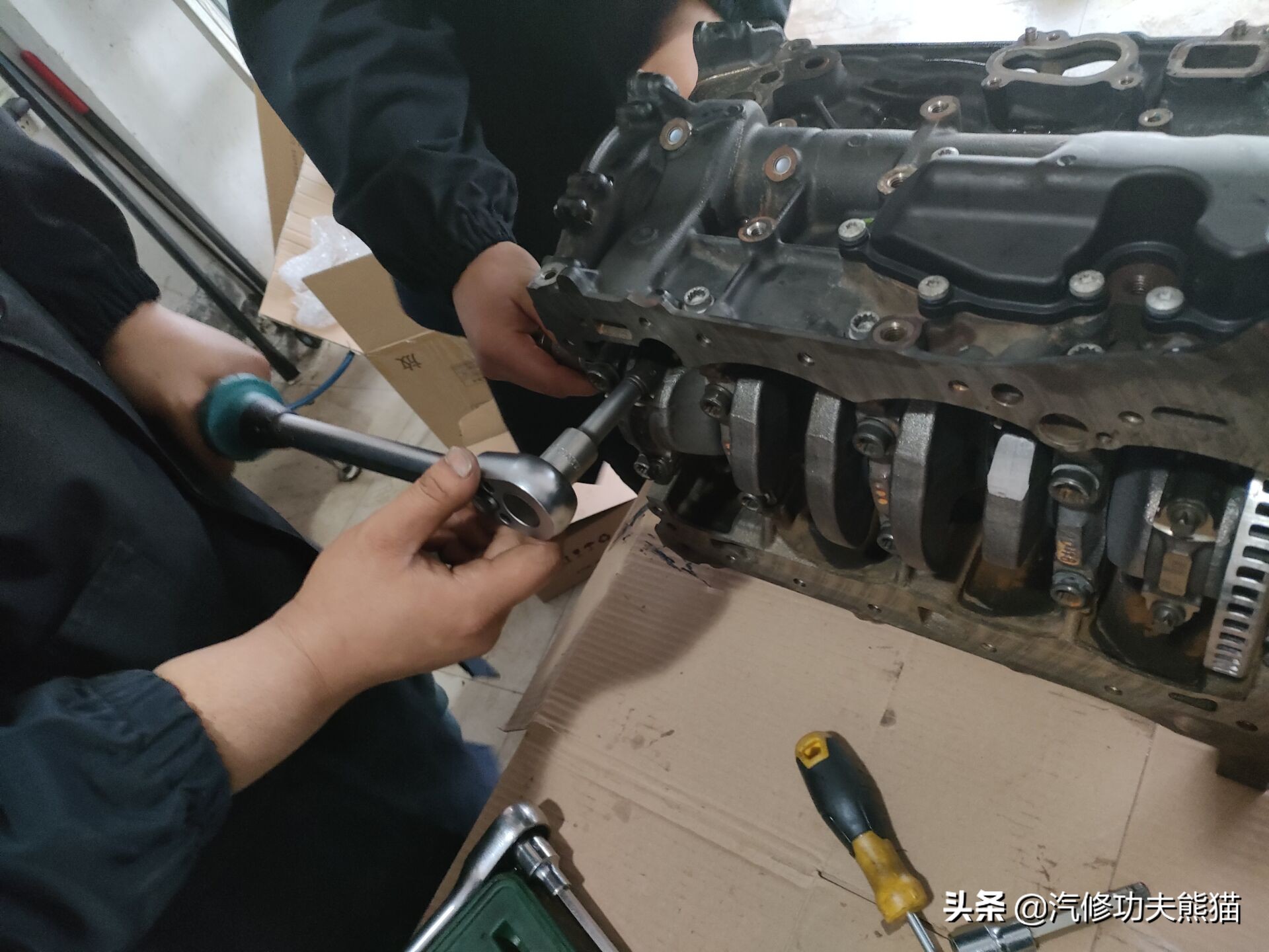 斯柯达昊锐烧机油维修视频,大众斯柯达昊锐1.8t烧机油