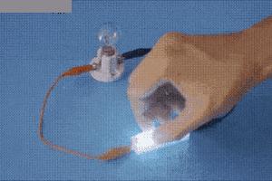 空中一字马搞笑图,一个突如其来的一字马