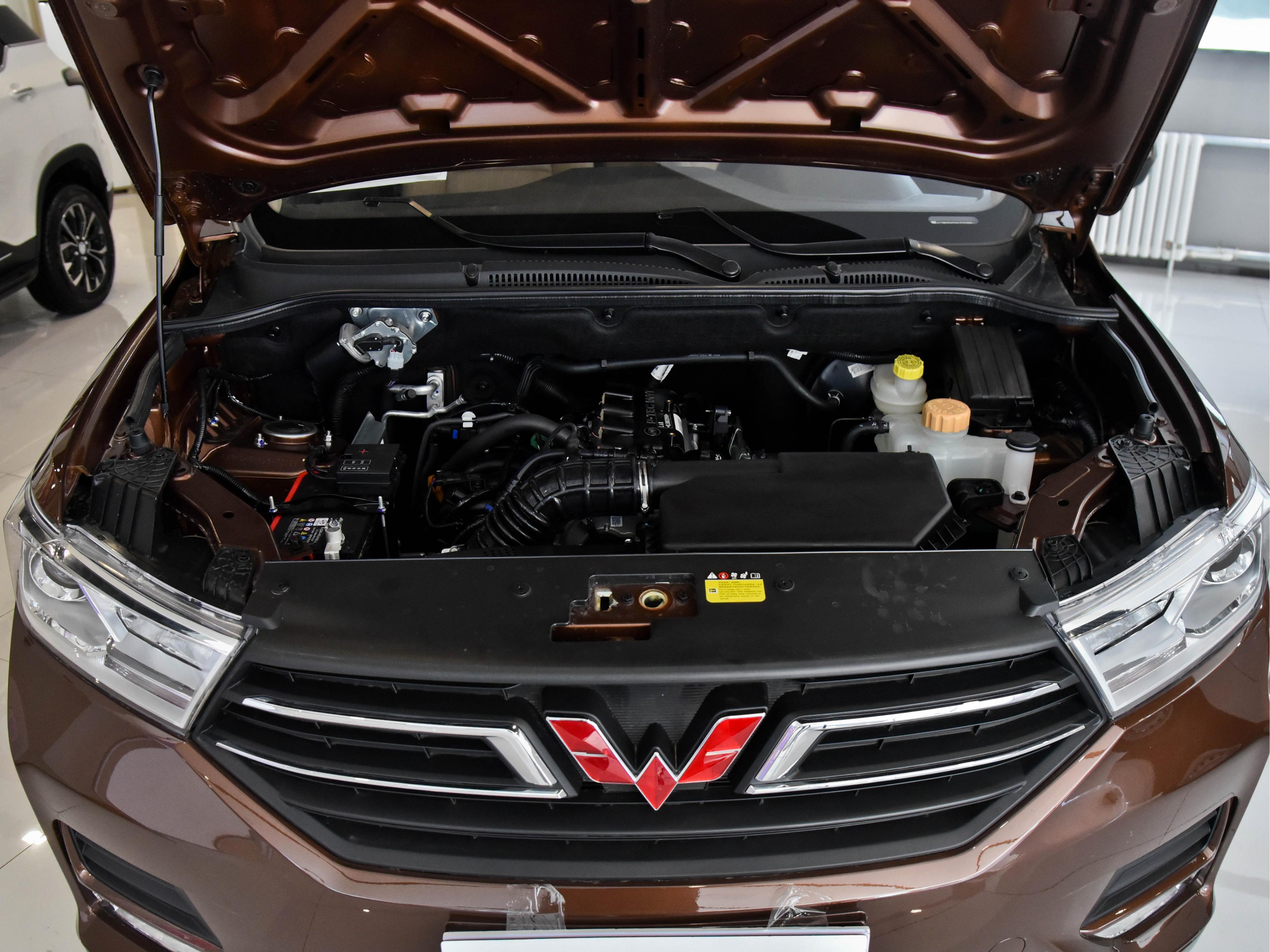 空间油耗兼顾家用车,五菱宏光mini养护费用