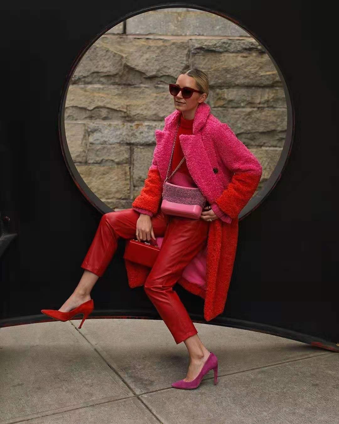 色彩穿搭小技巧,色彩呼应是最简单的穿搭技巧