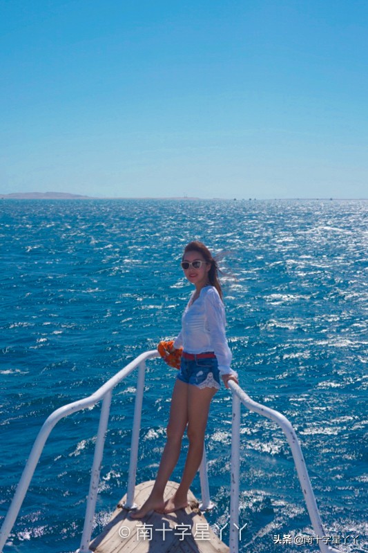 一半沙漠一半海洋图片,一半沙漠一半湖水