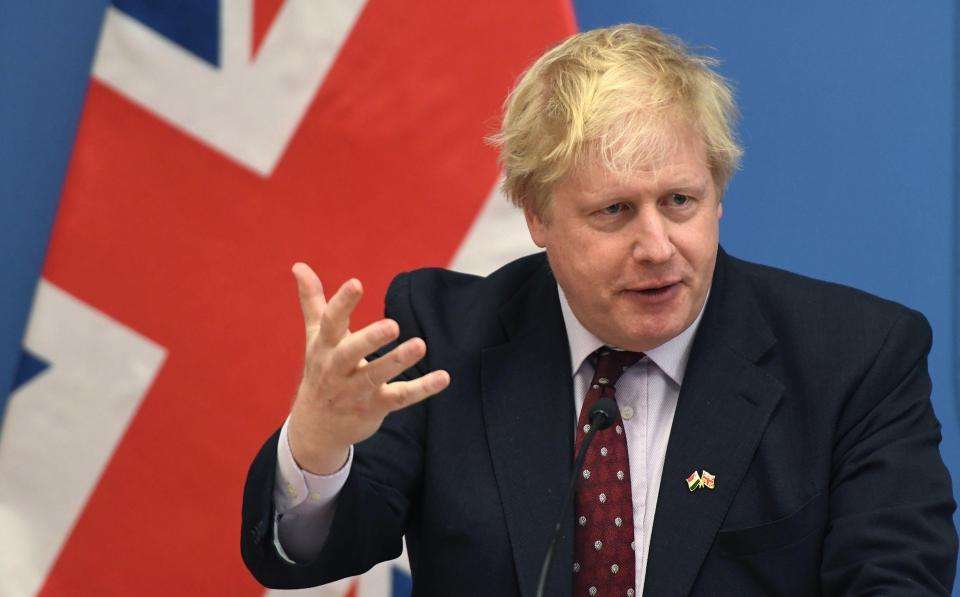 帮助别人就是害了自己？面对西方国家自暴自弃我们到底该怎么办？