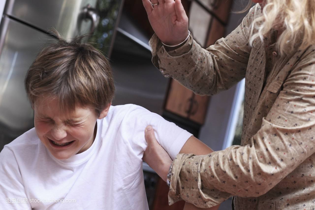 法国全面禁止体罚孩子，中国是否也能推行“反打屁股法”？