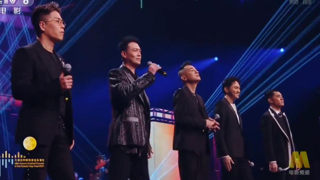 谢霆锋在台下看王菲和刘德华,谢霆锋看王菲表演