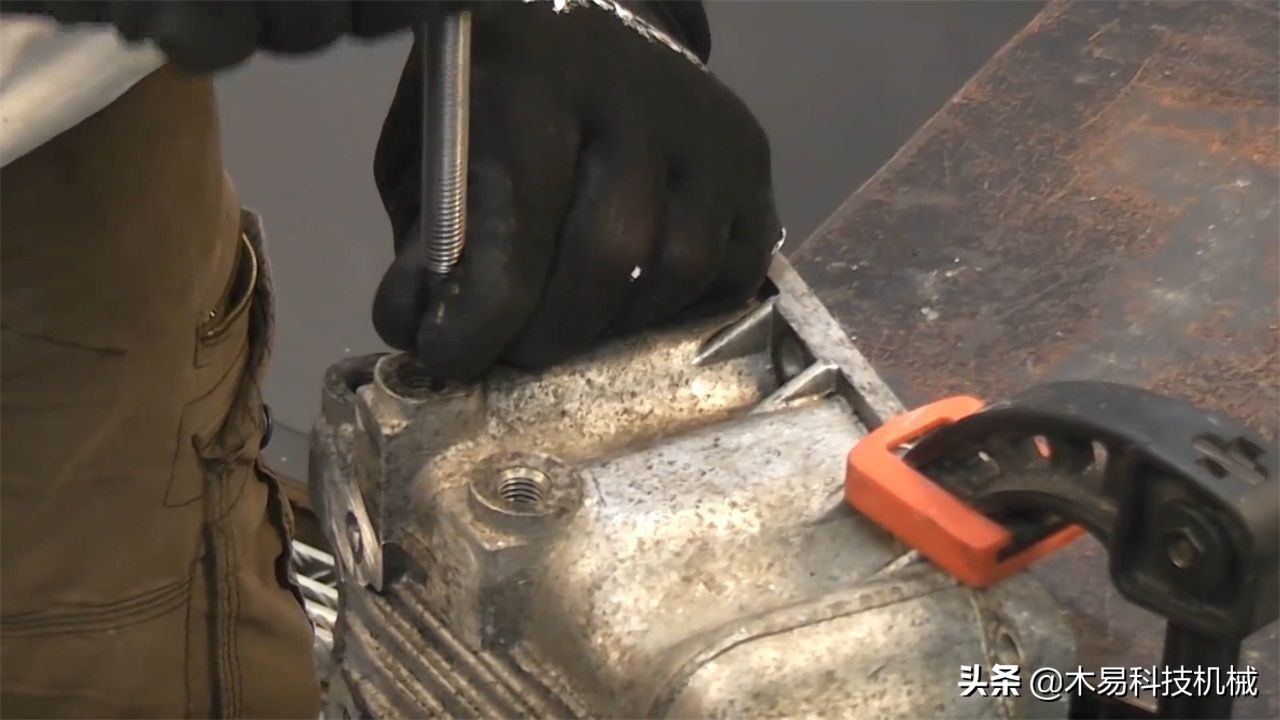 螺丝螺母折断,咋办?看外国“牛人”如何取出