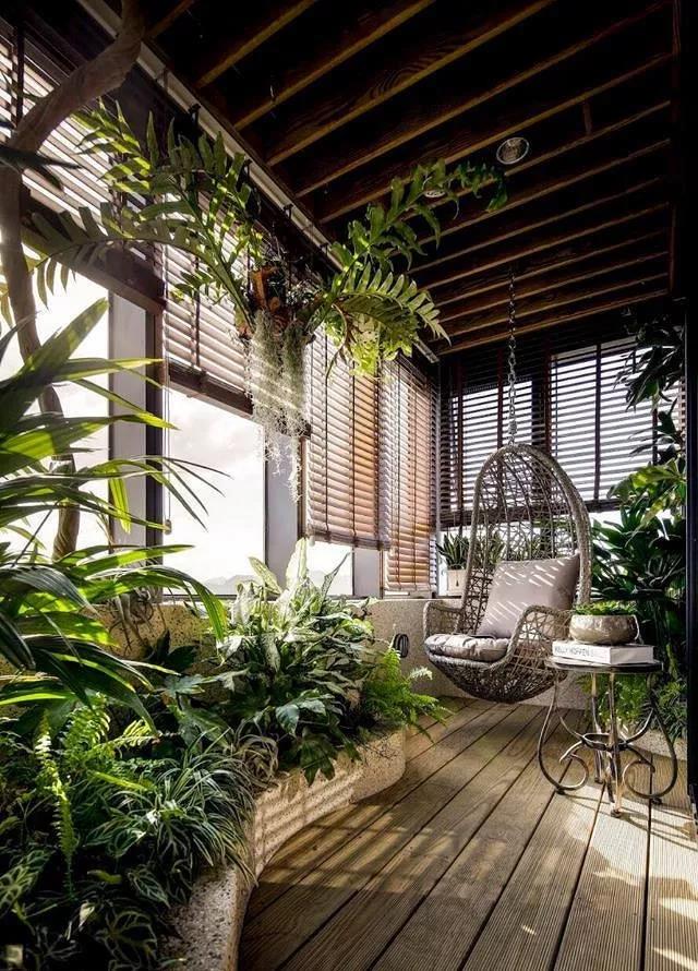 阳台贴什么样的瓷砖好看,没想到瓷砖上面铺地板也这么好看