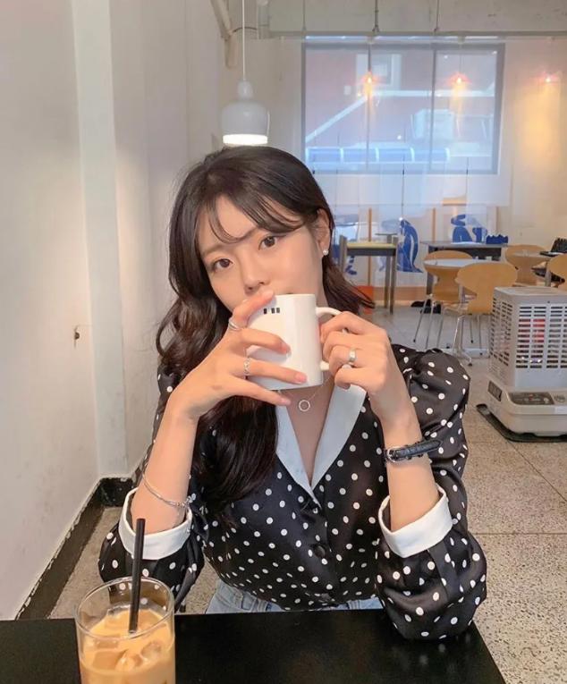 喜欢买衣服的女人最漂亮,喜欢买衣服的女人视频