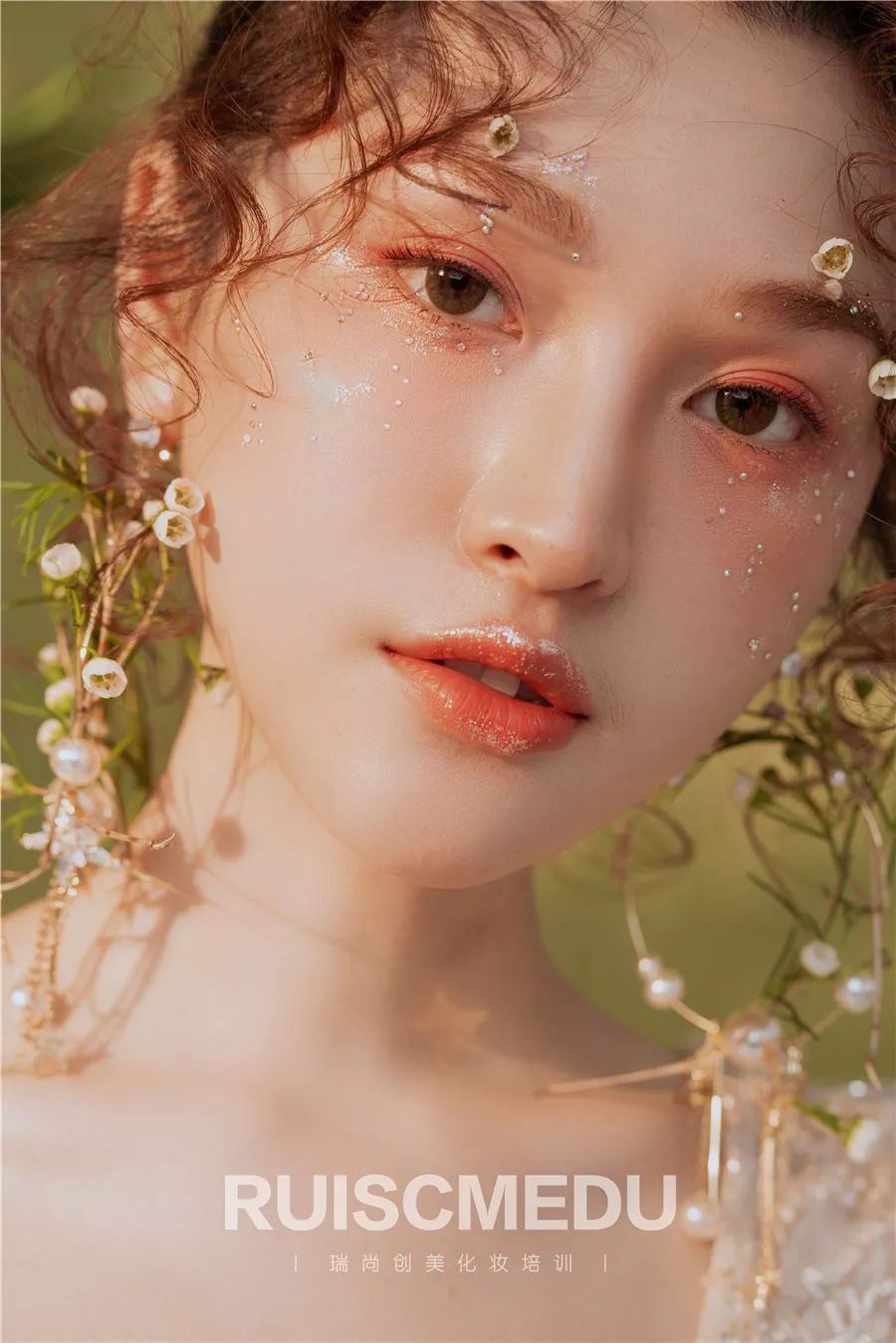 如何尽快从助理当上化妆师,当化妆师有什么流程