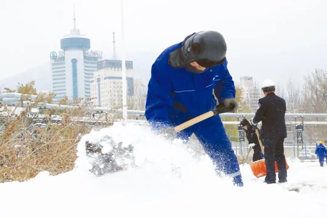 最厚的雪VS最深的情，数万鞍钢人以如炬决心打响立冬之战