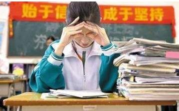 “孩子怕得发抖”！17岁男生成绩下降被逼补习，白癜风让母亲后悔