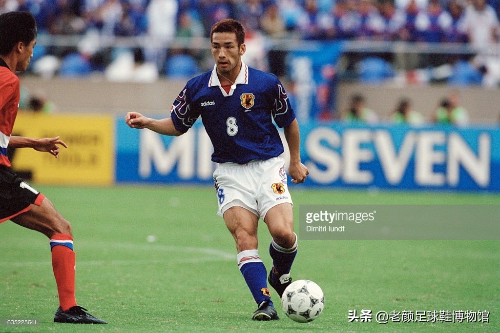 梅西夺大力神杯球鞋价值,梅西美洲杯签名球鞋