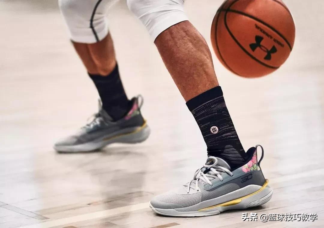 库里7库里上脚配色,库里7穿捍卫主场配色球鞋