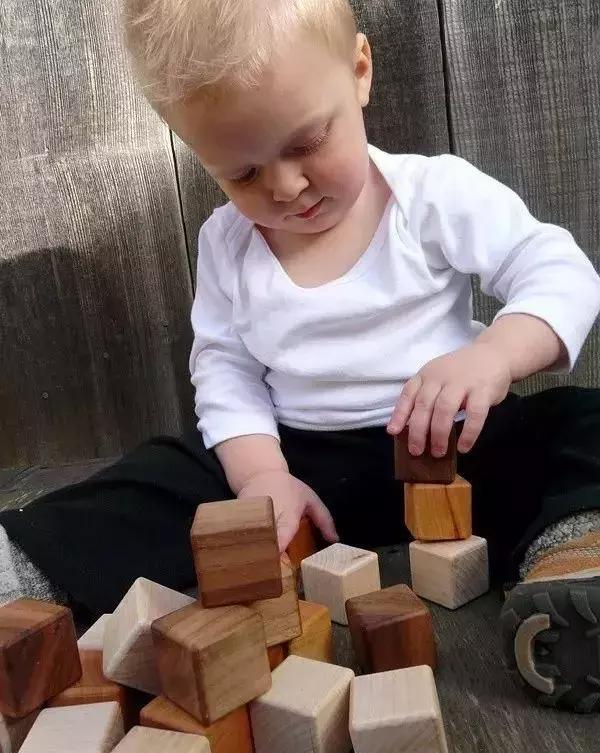 从刷涂料到乳胶漆的过程,桐油漆与水性油漆的优缺点