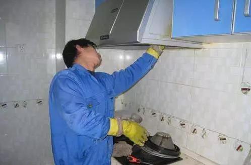 油烟机脏了不用洗,油烟机脏了不用手擦
