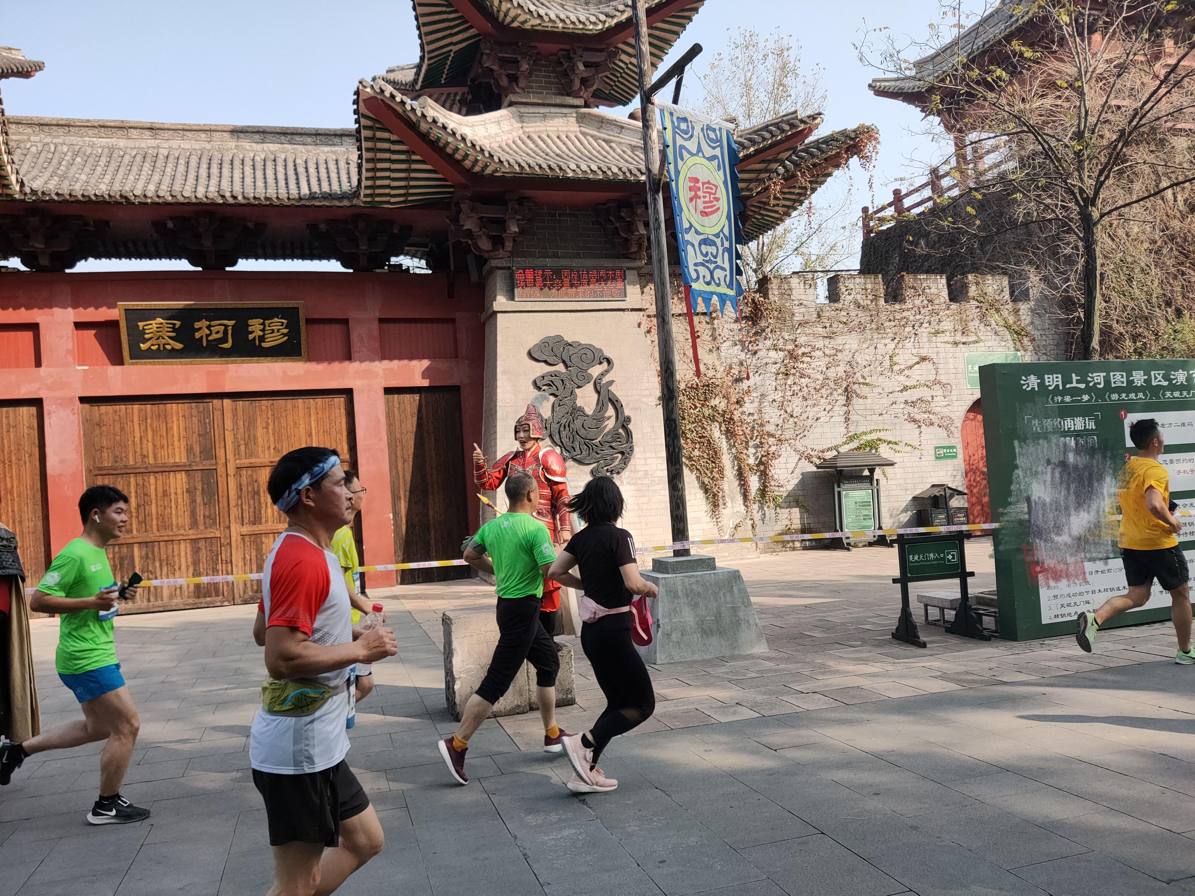 首个全马2022年超燃视频,横店马拉松2023全马颁奖直播