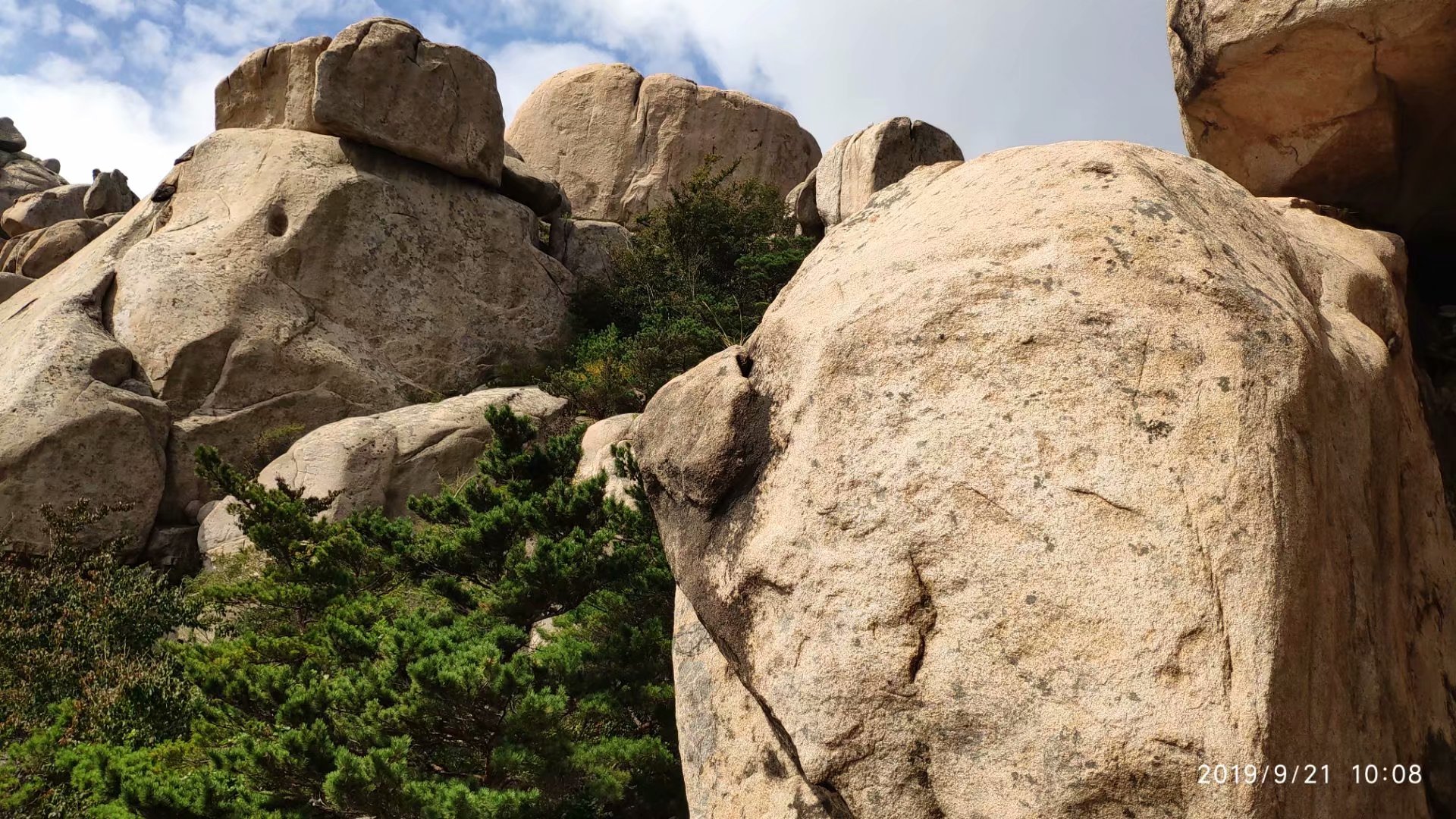远征三晋凯旋还，飓风众人把酒欢