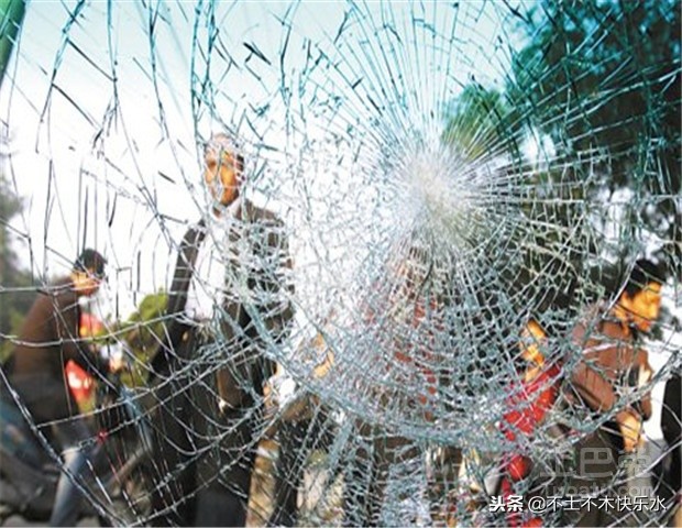 窗户防晒隔热玻璃膜贴内还是贴外,铝合金窗保护膜怎么处理