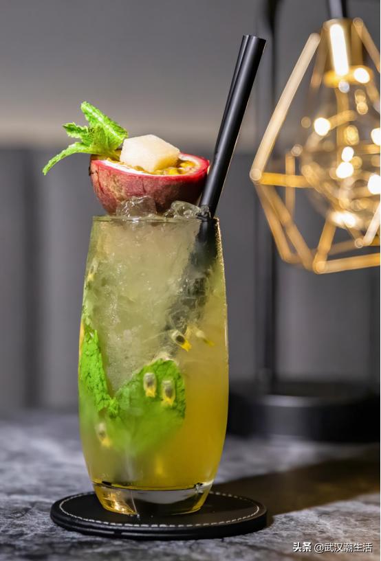 今晚，纳森酒吧在汉口江滩C位出道