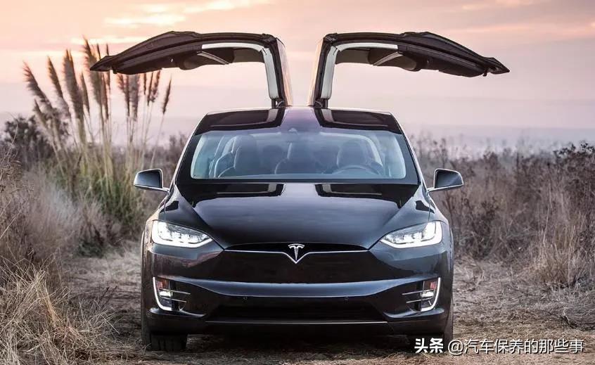 汽车刹车灯一直亮,刹车灯什么时候亮