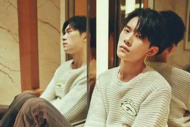 刘昊然易烊千玺身高,易烊千玺和刘昊然大学同框照片