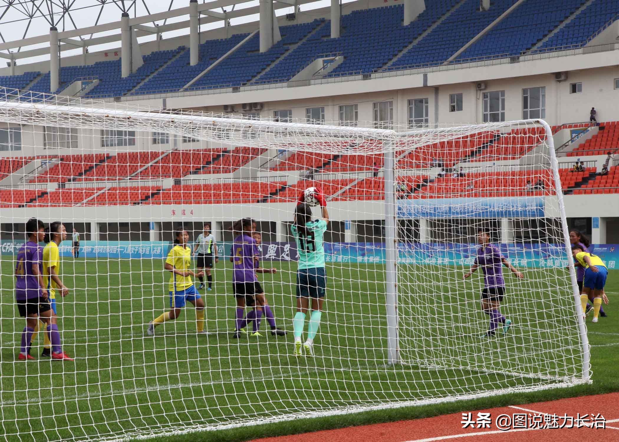 足球球员受伤瞬间,盘点足球比赛上的精彩瞬间