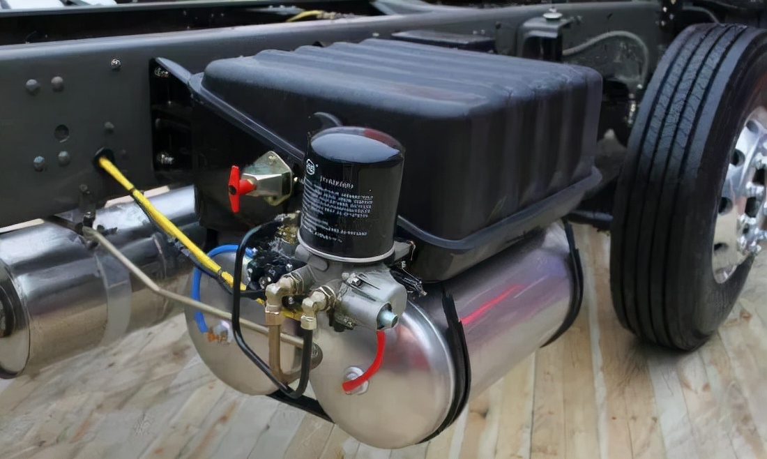 湿式刹车为什么用卡车,为什么卡车刹车会有气