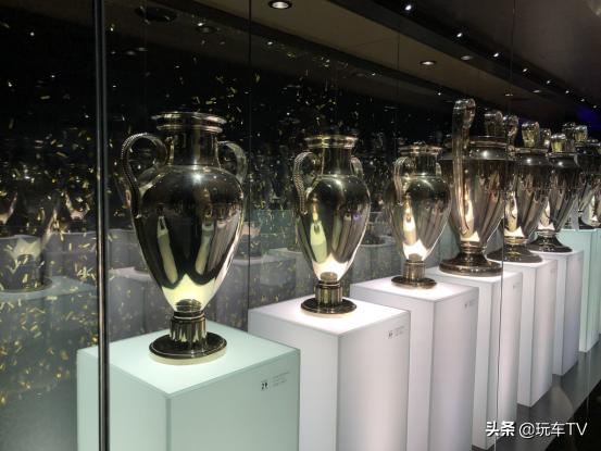 开手波等30个红灯，飞十几小时到万达看场欧冠，哪样更酸爽？